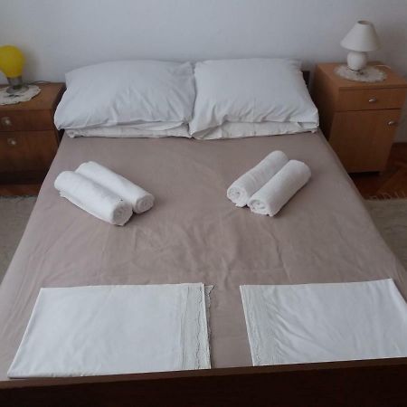 Apartman Nona Povljana Bagian luar foto