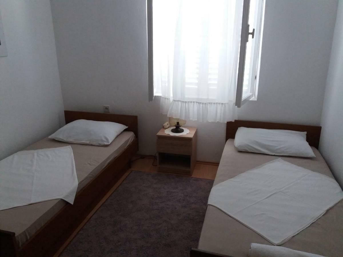 Apartman Nona Povljana Bagian luar foto