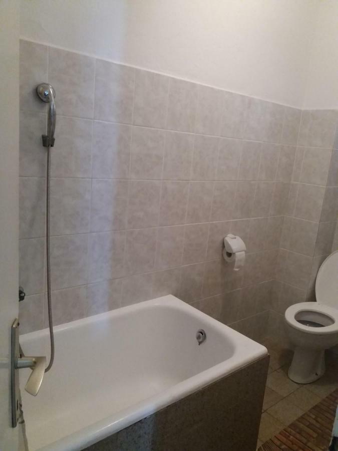 Apartman Nona Povljana Bagian luar foto