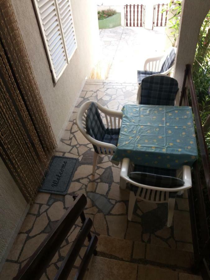 Apartman Nona Povljana Bagian luar foto